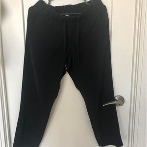 lululemon, black on the fly crop woven pants
